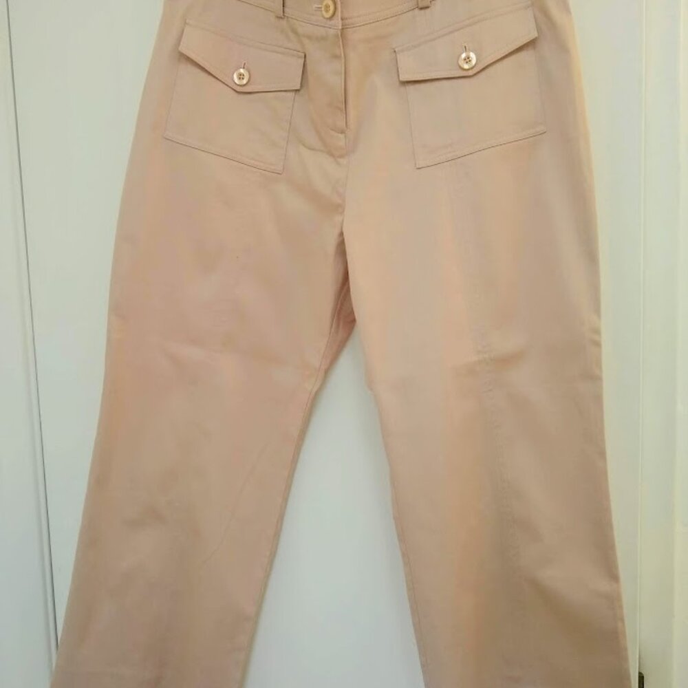 Vacation-Ready! NWOT Mesmerize size 10 peach capri pants